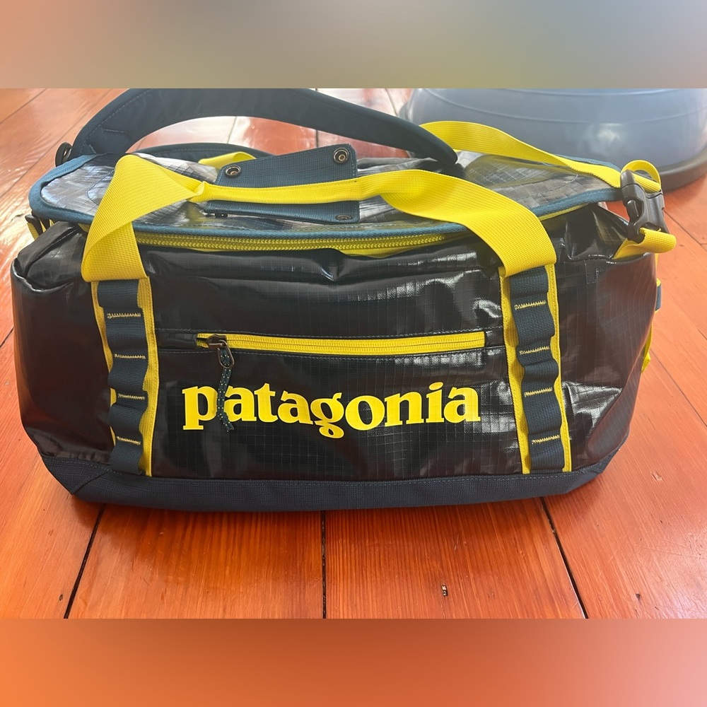 Patagonia black hole 40L duffel